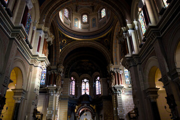 Naklejka premium Gothic crossing arches rise beneath colorful stained glass in Oviedo Cathedral Spain 