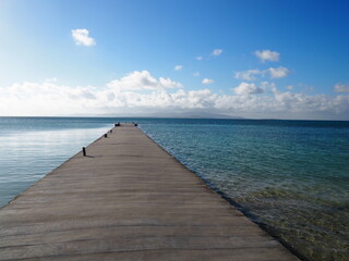 Fototapeta premium Nishi-Sanbashi pier stretching into the emerald green sea in Taketomi Island, Okinawa