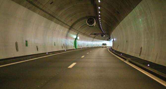 Tunnel sur une autoroute vaudoise