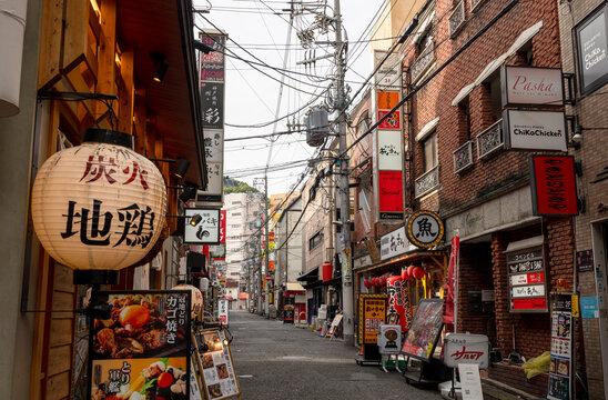 神戸市・三宮の北長狭通の路地
