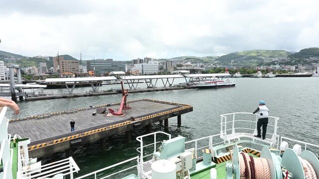 長崎港から出発するフェリー甲板からの風景