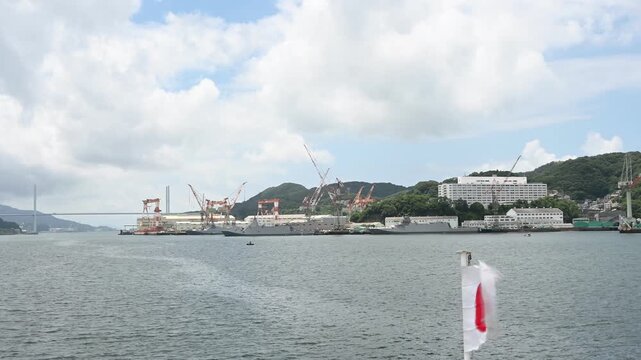長崎港から出発するフェリー甲板からの風景