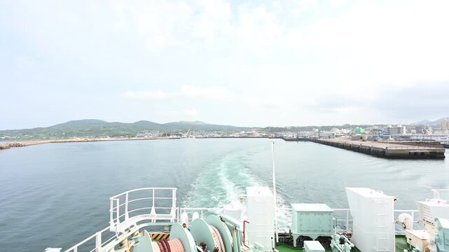 長崎港から出発するフェリー甲板からの風景