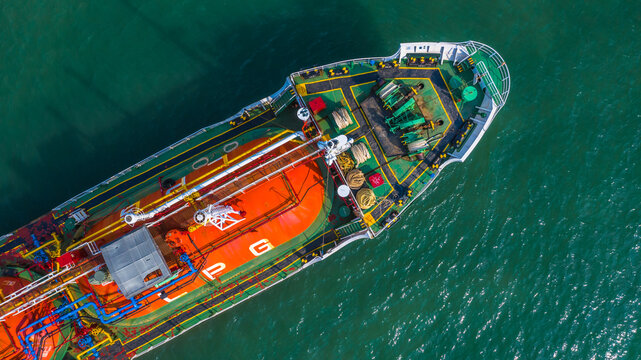 Large Crude Oil Tanker Sailing Across the Open Ocean