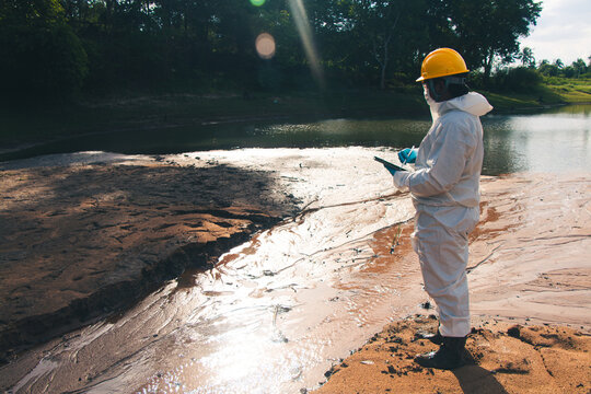 Experts conduct water quality checks and analysis to record data on tablets.