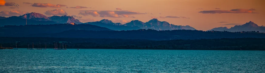 Bergpanorama am Ammersee in der Abensonne, Ammersee in Bayern, Urlaub am Ammersee, Sonnenuntergang am Ammersee © photo-corona
