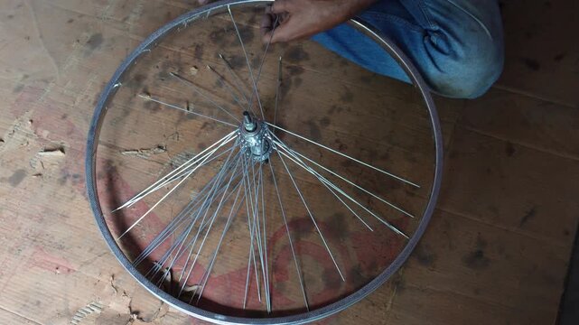 Bicycle wheel assembly with skilled hands