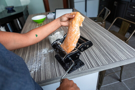 Making handmade pasta dough with a manual pasta machine