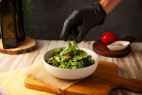 Green leaf salad with baby spinach. Fresh and healthy green leaves ready to eat, an easy and nutritious recipe.