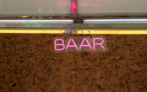 wall sign baar