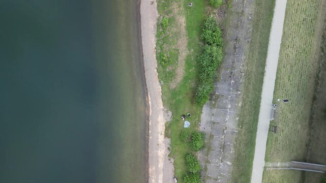 Jezioro Żywieckie - Polska
Jezioro pośr&oacute;d g&oacute;r Besdkid&oacute;w nagrane dronem z wysokości, g&oacute;ry, las, plaża,łodzie, przyroda