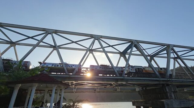 bridge over the river thames