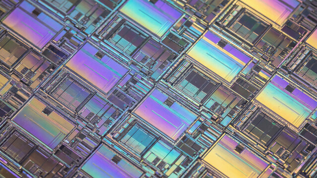 半導体ウエハー表面の集積回路が虹色に輝くマクロ接写