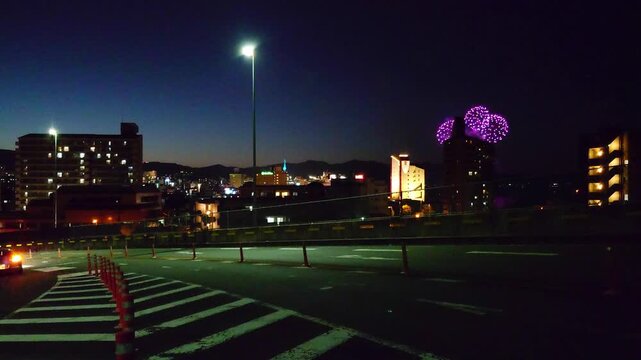 別府花火と車の光跡（大分県別府市）