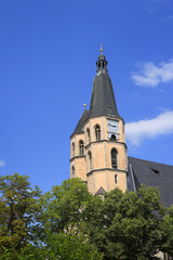 Obraz premium Close-up of the Blasii Church in Nordhausen—a church with leaning towers—in Thuringia, Germany.