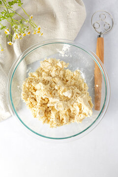 Making homemade pie crust dough from scratch