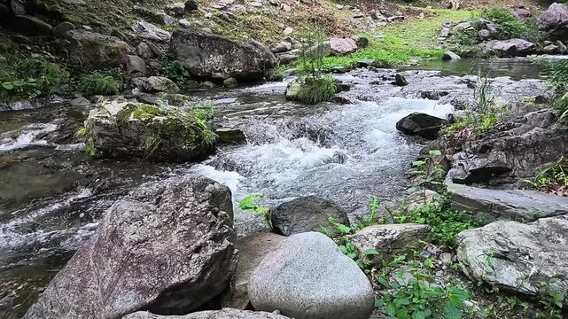東京都檜原村 南秋川の清流と岩 スローモーション