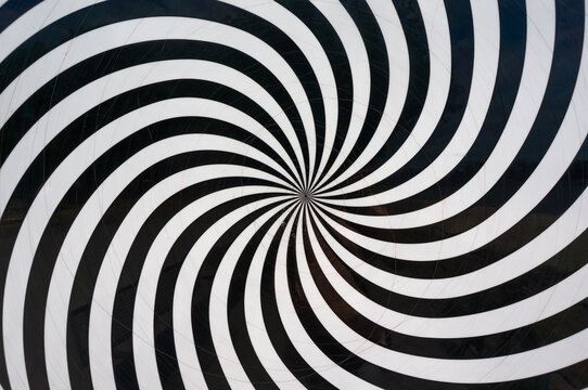 hypnotic black and white spiralswirl illusion