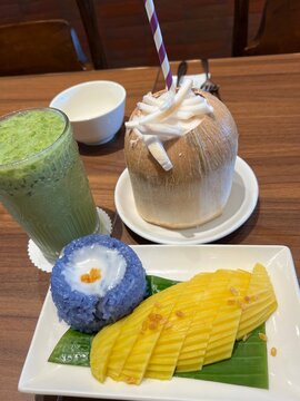 fresh coconut, pulut mango