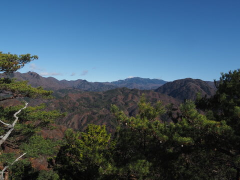 A natural autumn landscape photographed in late November at Shosenkyo Gorge in Kofu City, Yamanashi Prefecture, Japan.