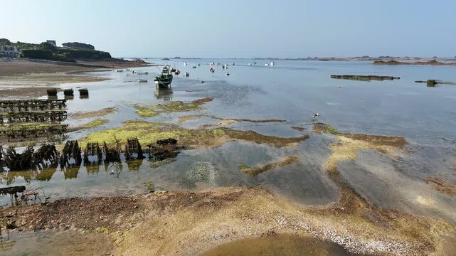 Survol  des parcs &agrave; hu&icirc;tres en Bretagne