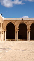 Obraz premium Columns and arches supporting the patio in the courtyard of the Great Mosque of Kairouan, in the medina, in Kairouan, Tunisia
