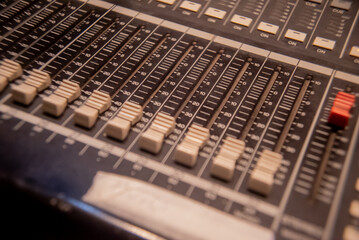 fader de consola de audio en vivo © Juan Manuel
