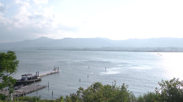 真夏の琵琶湖と比叡山（滋賀県守山市から）
