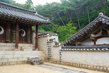 Obraz premium Traditional East Asian Architecture with Tiled Roofs and Stone Walls