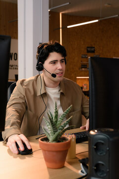 Help desk worker talking to clients 