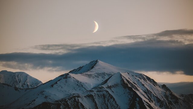 Alaskan moonrise