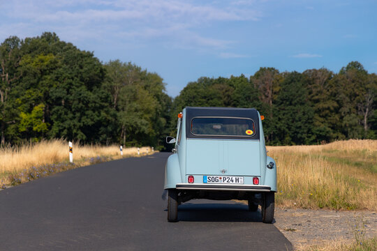 Citro&euml;n 2CV, genannt "Die Ente" aus 1969