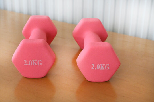 GIMNASIO, DEPORTE, MANCUERNAS, EJERCICIO, FORMA, CUERPO, FUERZA, PESA