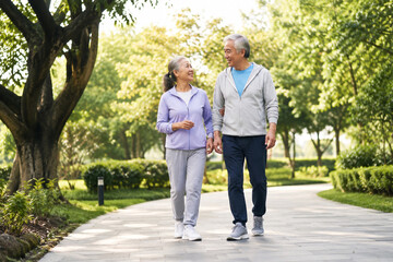 Obraz premium Photorealistic Image of Senior Couple Walking in Green Park for Active Aging and Healthcare Marketing