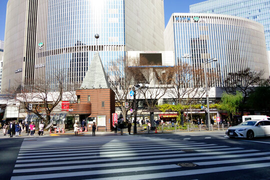 東京日本，2020年12月4日：銀座の街路，都会のゴージャスな街並みの様子