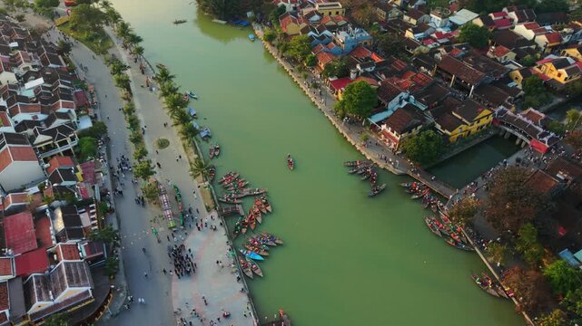 Harbor Bustling Boats. Vibrant Riverfront With Numerous Active Boats And Vendors Present. Busy Harbor Along Hoi An River Featuring Diverse Vessels And Lively Marketplace Atmosphere