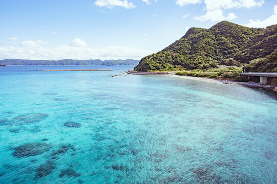 慶良間諸島　エメラルドグリーンの海（阿嘉大橋から）