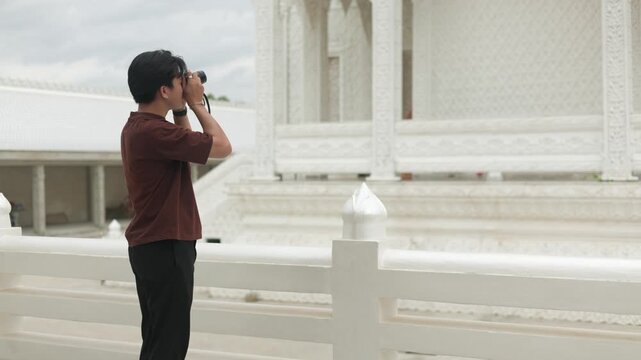 Travelers Checking Photos by White Building Part 160