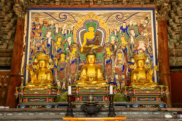 Obraz premium Buddha statue in Daeungbojeon Hall of Naesosa Temple