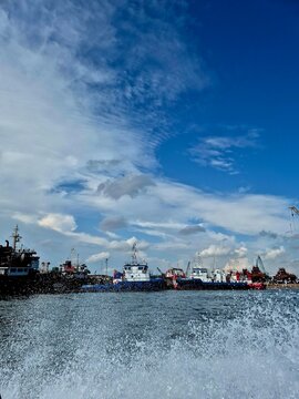 Batam; May 23, 2025 - sea and waves caused by cruise ship