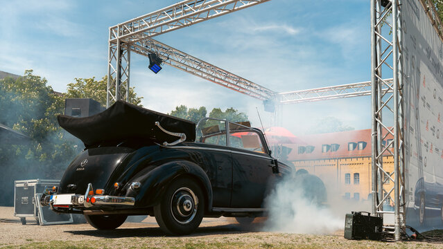 Mercedes-Benz 170 S Cabriolet Presented with Stage Smoke