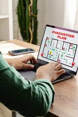 User studies evacuation plan for emergency response at workplace © fotofabrika