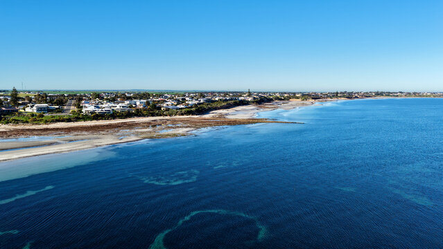 Moonta Bay, Yorke Peninsula, South Australia &ndash; 4K aerial drone view of jetty, tidal sand flats, Spencer Gulf, coastal town, beachfront house, residential streets, beaches and turquoise coastline