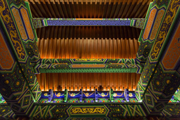 Obraz premium Traditional Chinese Temple Ornate Ceiling with Decorative Roofing