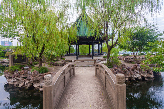 Liyuan Garden Pavilion with Weeping Willows, Wuxi Jiangsu