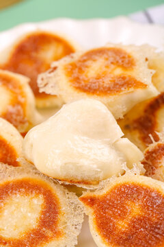 Handmade Shandong Meat Pancakes - Traditional Chinese Gourmet Buns with Thin Skin and Fresh Filling