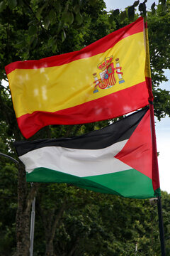 flaggen von spanien und pal&auml;stina