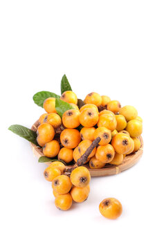 Fresh Sweet Pipas Loquats from Sichuan Panzhihua in Wicker Basket with Green Leaves