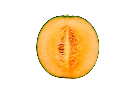 白背景に置かれたハーフカットの北海道産赤肉メロン Half cut orange flesh Hokkaido melon isolated on white background