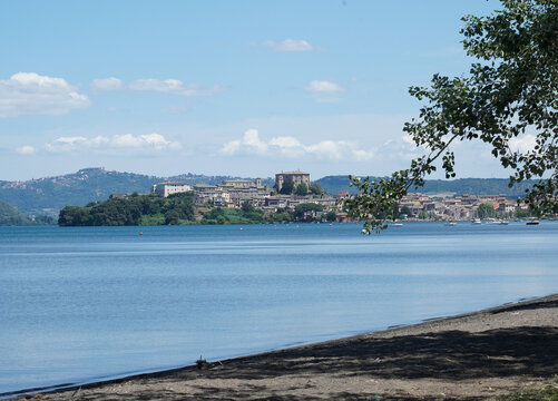 Blick auf Capodimonte am Bolsenasee, Italien